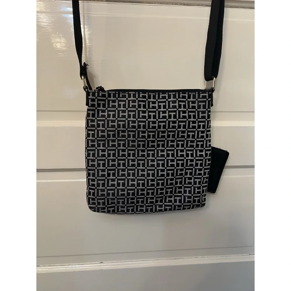 Tommy Hilfiger Signature Print Crossbody Shoulder Bag W Change Purse NWOT